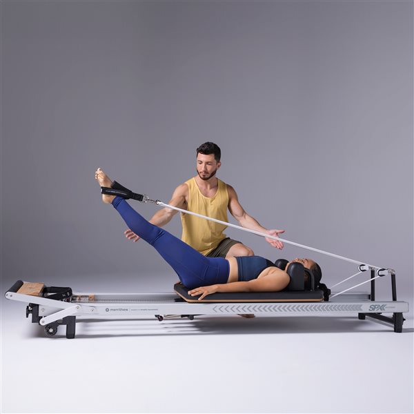 Merrithew Reformer Box with Footstrap, Regular : : Sports, Fitness  & Outdoors