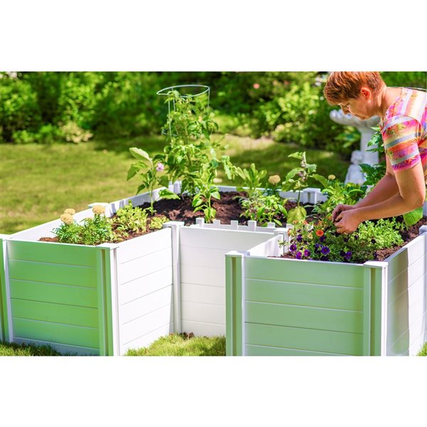 Vita Classic 6 x 6-ft White Keyhole Composting Garden VT17120 | RONA