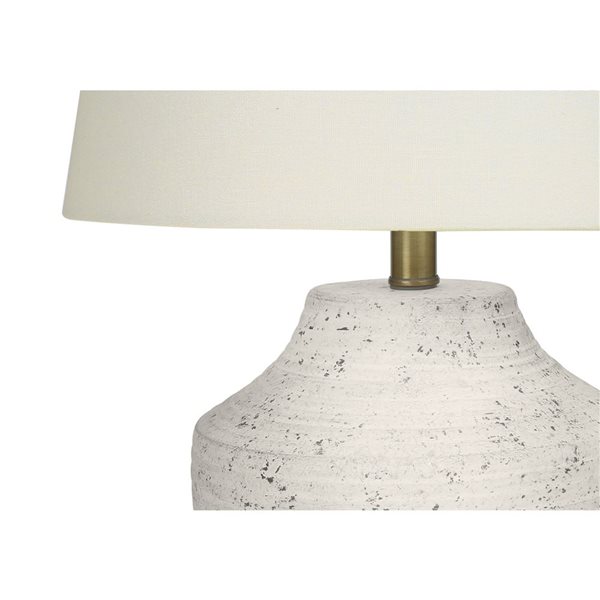 Lampe de table en béton et abat-jour en tissu crème de 20 po de hauteur Monarch Specialties