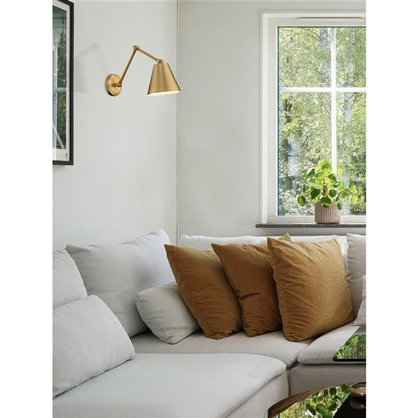 Z-Lite Regent 7.5-in Rubbed Brass 1-Light Wall Sconce