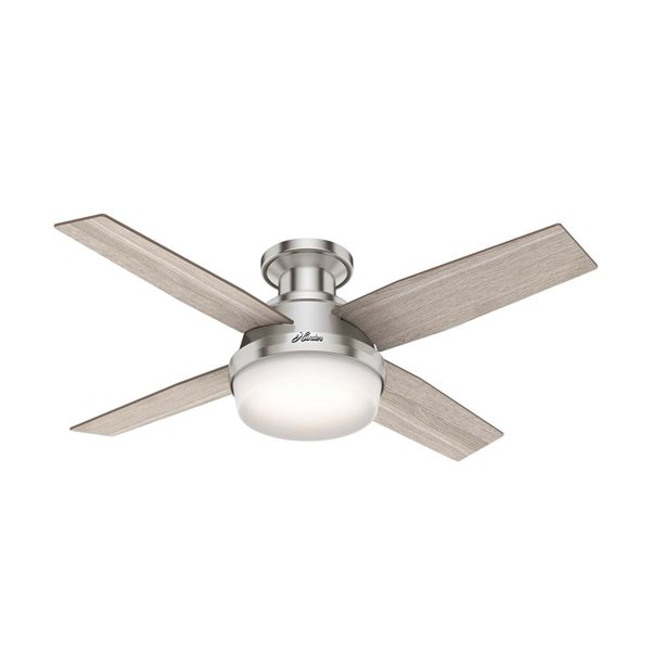 Ventilateur de plafond encastré à profil bas Dempsey de Hunter Fan 4 pales 44 po gris chêne pâle avec lumière