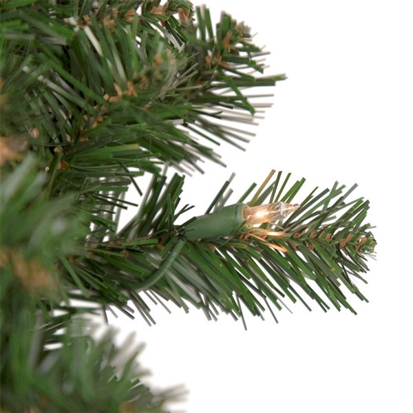 Pre-Lit Deluxe Windsor Pine Artificial Christmas Wreath - 36-in - Clear Lights