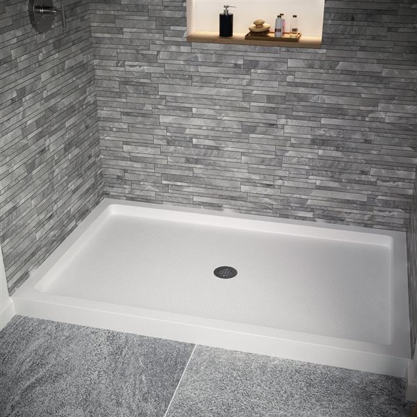 Base de douche Streamline en alcôve en acrylique 60 po x 36 po blanc brillant avec drain central et drain ABS inclus