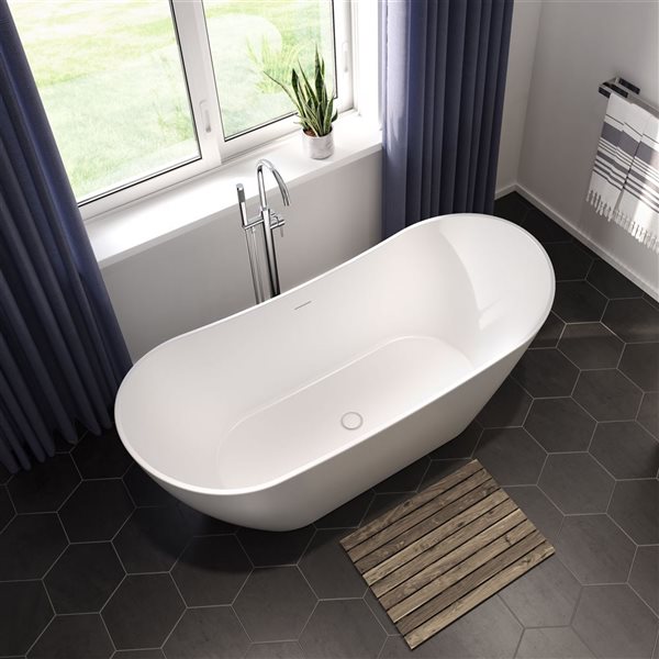 Maax Mahaba 67 x 29-in White Acrylic Freestanding Oval Center Drain Bathtub
