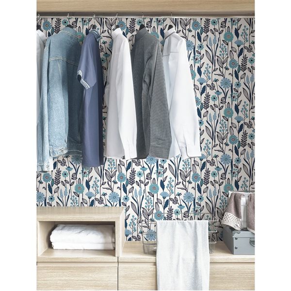 Papier peint pelable et autocollant Blue Jane par NuWallpaper