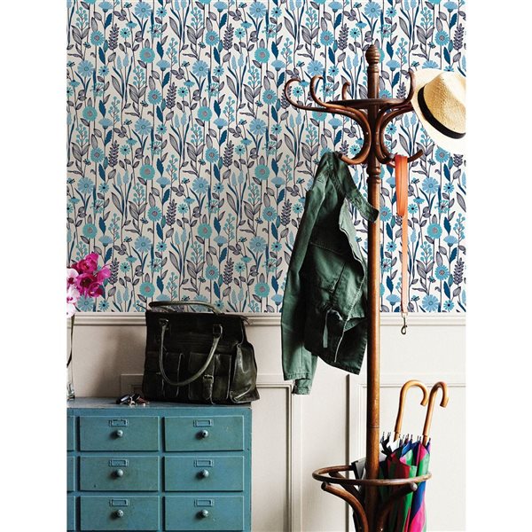 Papier peint pelable et autocollant Blue Jane par NuWallpaper