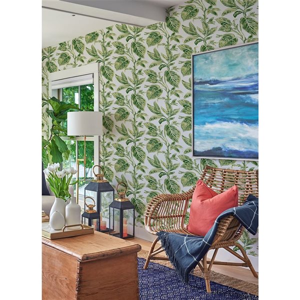 Papier peint pelable et autocollant Caryota par NuWallpaper vert