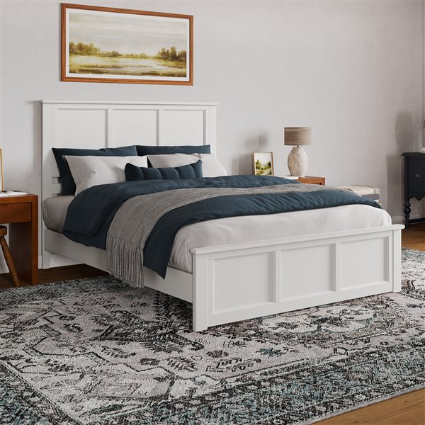 Charlotte Queen Solid Wood Low Profile Platform Bed with Matching Footboard in White