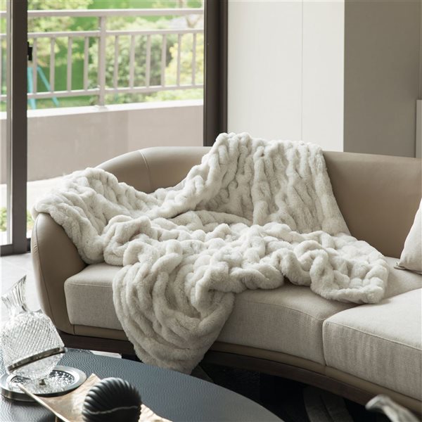 Deerlux 50 x 60-in Decorative Comfortable Ruched Faux Fur Cozy Throw Blanket - White