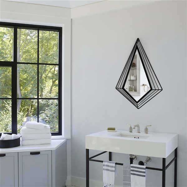 Miroir mural à cadre métallique Uniquewise en forme de diamant 21,75 x 27 po, noir