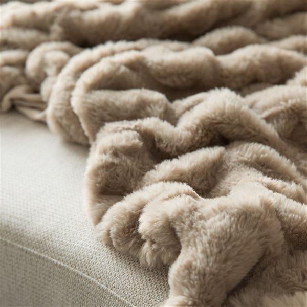 Deerlux 50 x 60-in Decorative Comfortable Ruched Faux Fur Cozy Throw Blanket - Tan