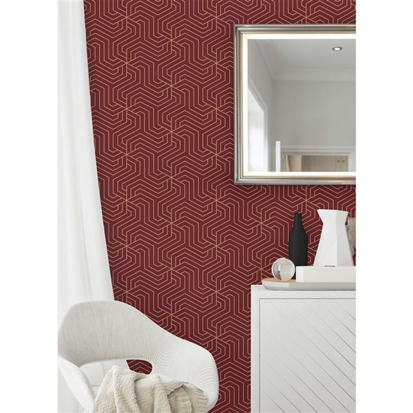 Papier peint autocollant géométrique bourgogne Ramsey de NuWallpaper 20,5 po l. x 18 pi L., couvre 30,75 pi²