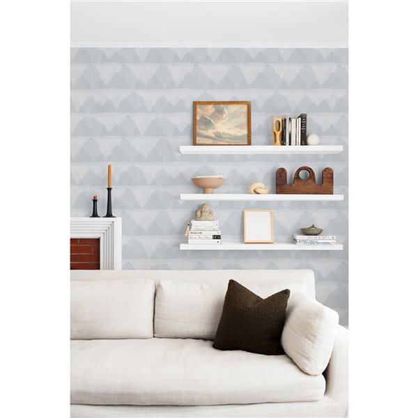 Papier peint autocollant en bandes Sommet bleu de NuWallpaper 20,5 po l. x 18 pi L., couvre 30,75 pi²