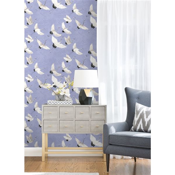 Papier peint autocollant Halcyon de NuWallpaper 20,5 po l. x 18 pi L. hortensia et oiseaux, couvre 30,75 pi²