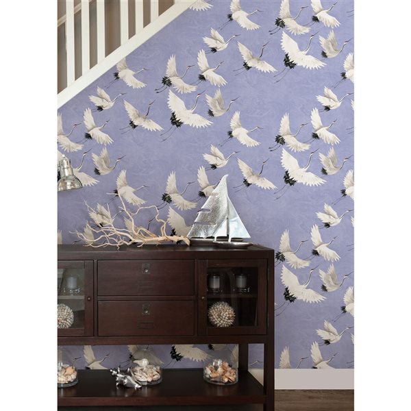 Papier peint autocollant Halcyon de NuWallpaper 20,5 po l. x 18 pi L. hortensia et oiseaux, couvre 30,75 pi²