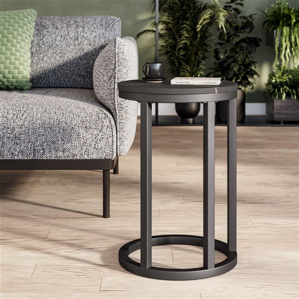 Table d'appoint ronde en forme de C Harmony Brentwood Valley Designs en simili bois brun foncé avec base noire