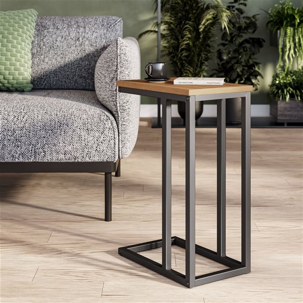 Table d'appoint étroite en forme de C Harmony Brentwood Valley Designs en simili bois brun avec base noire