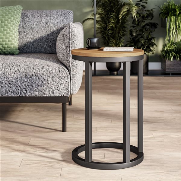 Table d'appoint ronde en forme de C Harmony Brentwood Valley Designs en simili bois brun pâle avec base noire