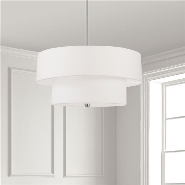 Suspension chromée brillante 2 étages Everly de Dainolite à 4 lumières avec abat-jour blanc