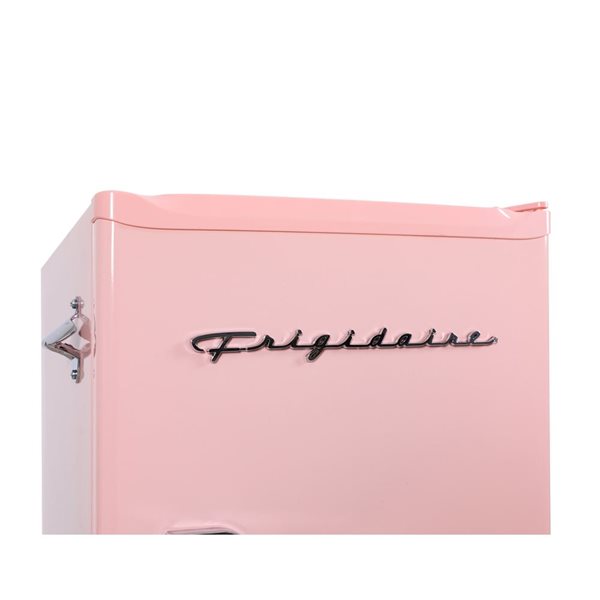 Frigidaire 3.2-ft³ Retro Mini Fridge - Pink