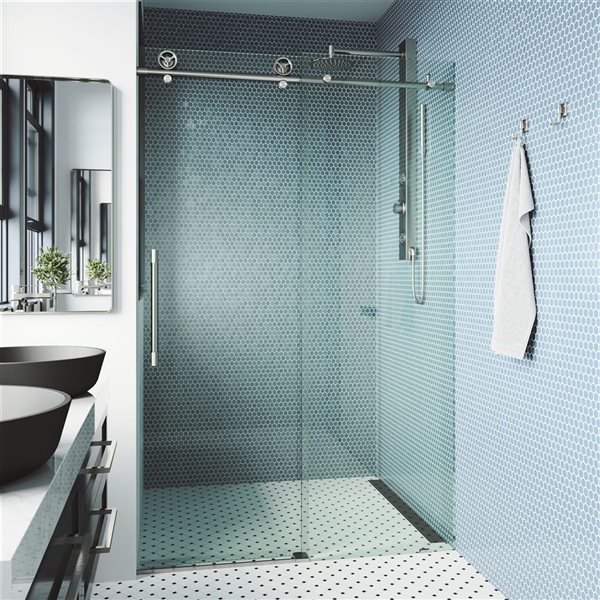 Porte de douche coulissante sans cadre Elan Cass Aerodynamic de VIGO 56 à 60 x 76 po inox avec verre transparent