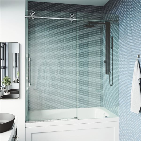 Porte de bain sans cadre et coulissante Cass de VIGO en chrome 60 po x 76 po