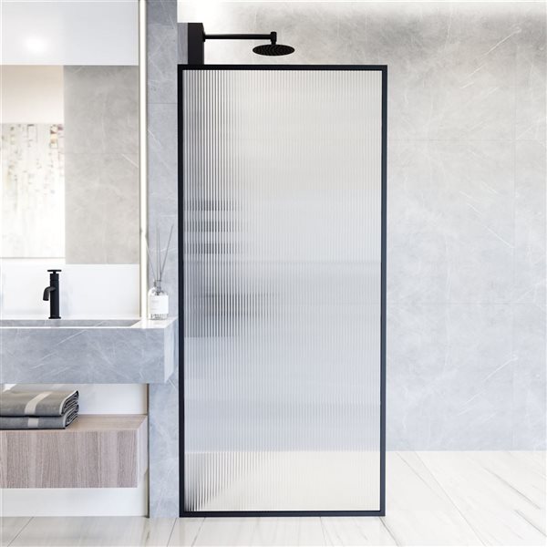 Paroi de douche fixe encadrée Meridian de VIGO 34 po x 74 po noir mat avec verre cannelé