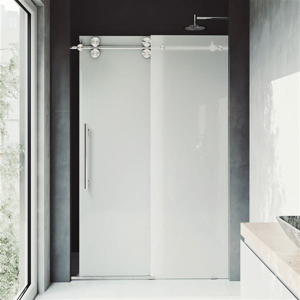 Porte de douche coulissante sans cadre Elan par VIGO acier inoxydable avec verre transparent et poignée 56 à 60 po x 74 po