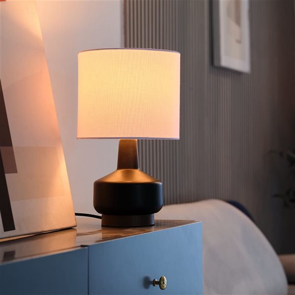 Globe Electric 15-in Matte Black/Wood Tone Ceramic Table Lamp with White Linen Shade - On/Off Rotary Switch