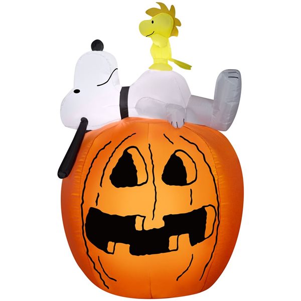 Gemmy 54-in H LED Lighted Snoopy and Woodstock on Jack-O'-Lantern Halloween Inflatable