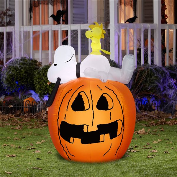 Gonflable d’Halloween avec lumières DEL de Gemmy 54 po h. Snoopy et Woodstock sur citrouille-lanterne