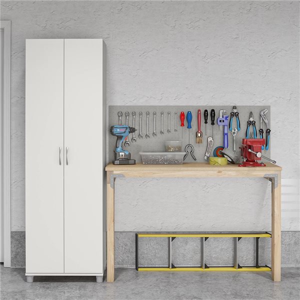 Armoire fonctionnelle sur pied Lory de Systembuild Evolution 2 portes 24 po l. en panneau de particule, blanc