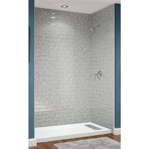 Douche en alcôve acrylique Avora Bath carreaux métro pierre argentée à drain européen centré 60 l. x 30 p. x 96 po h.