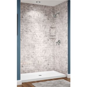 Douche en alcôve acrylique Avora Bath carreaux métro calcaire à drain européen centré 60 l. x 34 p. x 96 po h.