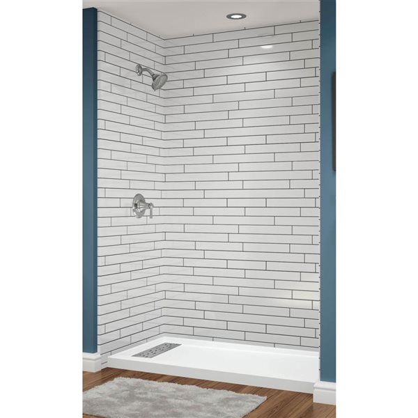 Douche en alcôve Avora Bath fini acrylique blanc Illusions à coulis argent et caniveau à gauche 60 l. x 34 po p.