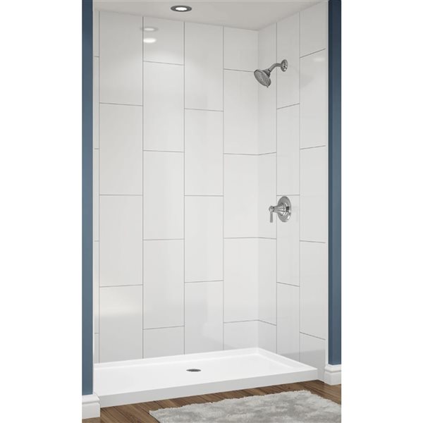 Douche en alcôve Avora Bath carrelage vertical 12x24 acrylique blanc à coulis argent et drain centré 60 l. x 30 po p.