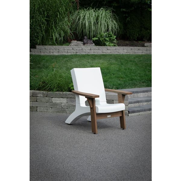 Chaise patio de conversation Mesa de Mayne 37 L. x 33 l. x 3 po h. polyéthylène blanc et bois brun