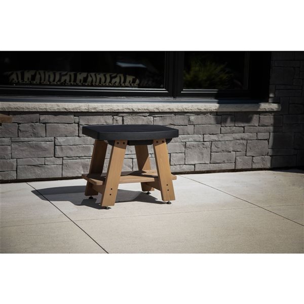 Table d'appoint moderne d'extérieur Mesa de Mayne en polyéthylène noir et bois brun