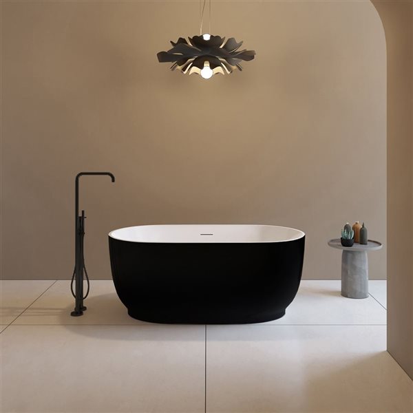 Baignoire autoportante ovale Jorimi de A&E Bath & Shower 31 l. x 59 po L. en acrylique noir mat