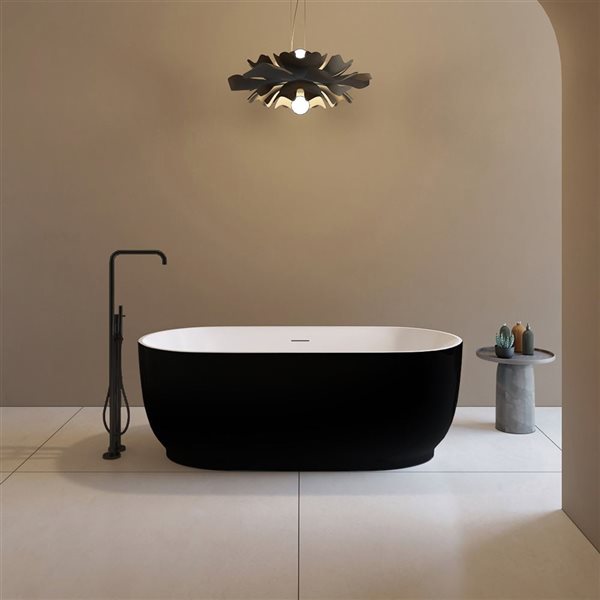 Baignoire autoportante ovale Jorimi de A&E Bath & Shower 31 l. x 67 po L. en acrylique noir mat