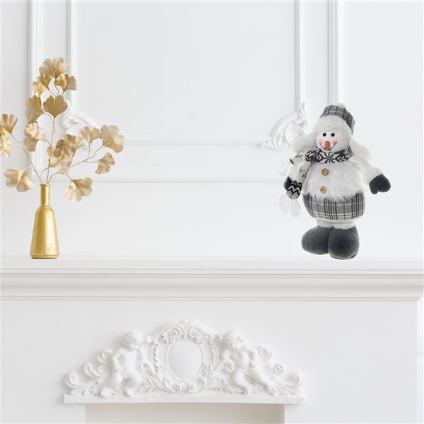 iH casadécor Winter Snowman Plush Stander