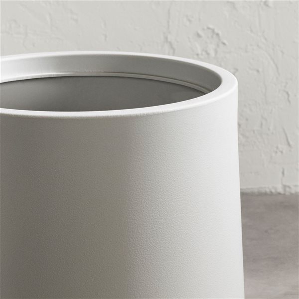 South Shore Dalya 16 1/4-in H Greige Plastic Round Pot Holder