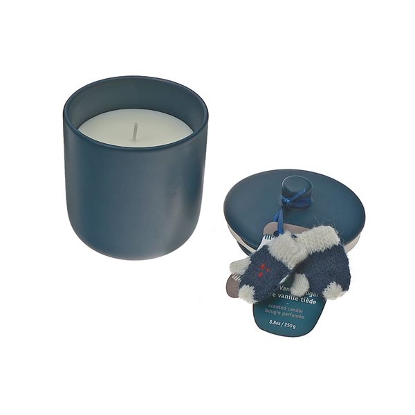 iH casadécor 8.8 Oz Candle and Knitted Glove Warm Vanilla Sugar