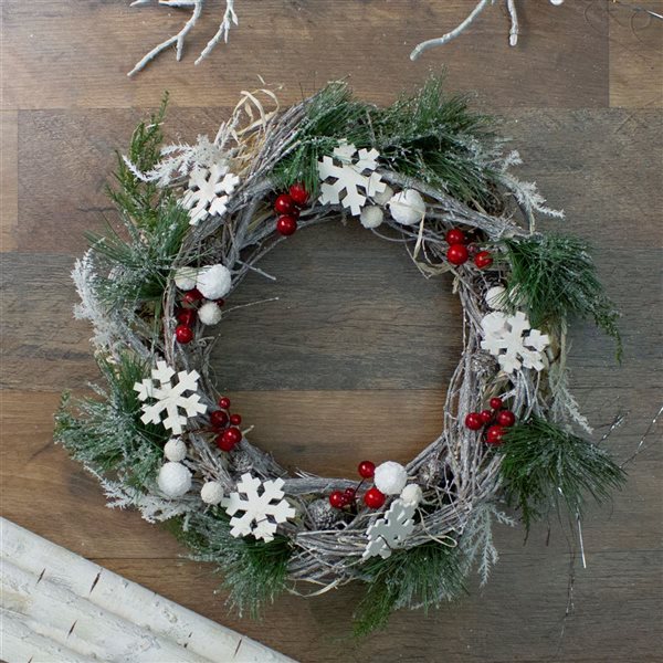 Northlight Unlit Snowflakes and Berries Winter Foliage Christmas Wreath - 13-in