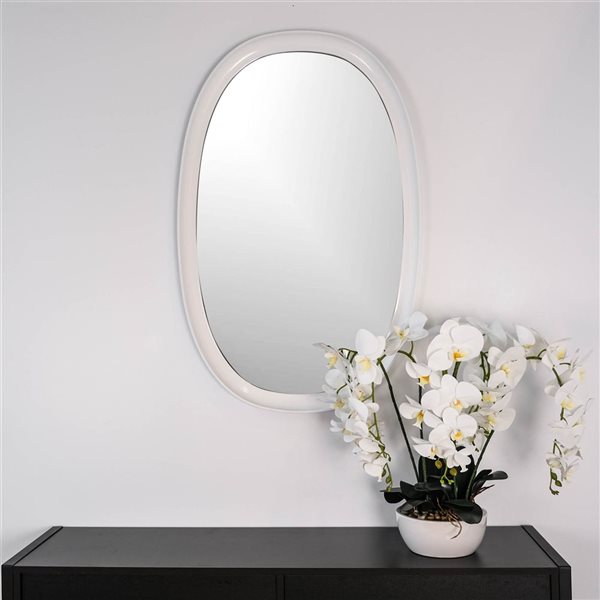 Miroir décoratif mural de Hudson Home Modern 24 x 38 po avec cadre ovale en plastique blanc