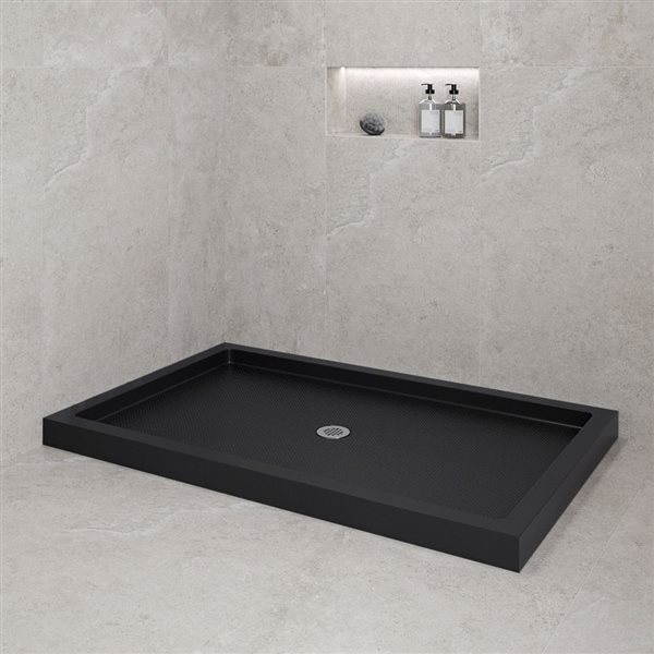 Bac de douche acrylique en coin Streamline 60 x 36 po noir brillant drain centré, drain ABS inclus