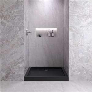 Bac de douche acrylique en alcove Streamline 36 x 36 po noir brillant drain centré, drain ABS inclus