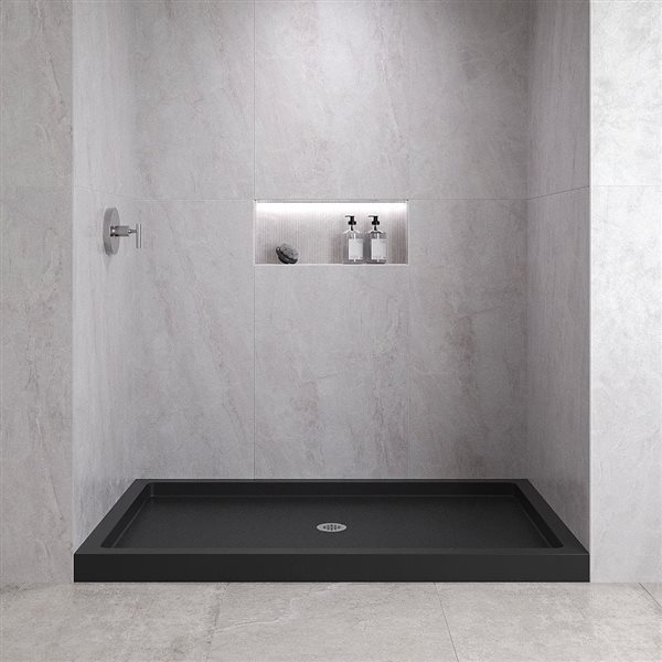 Bac de douche acrylique en alcove Streamline 60 x 36 po noir brillant drain centré, drain ABS inclus