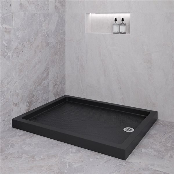 Bac de douche en coin acrylique Streamline 48 x 36 po noir brillant drain à droite, drain ABS inclus