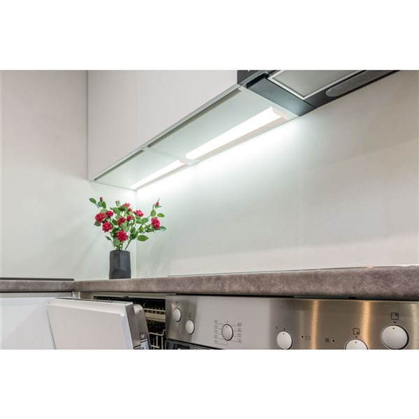 BAZZ 24-in Direct Wire Adjustable 3000K-5000K Under Cabinet Light